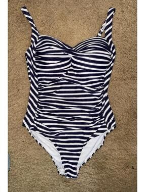 Nip tuck women’s swimsuit build in bra navy blue white striped ruching us Sz 8
